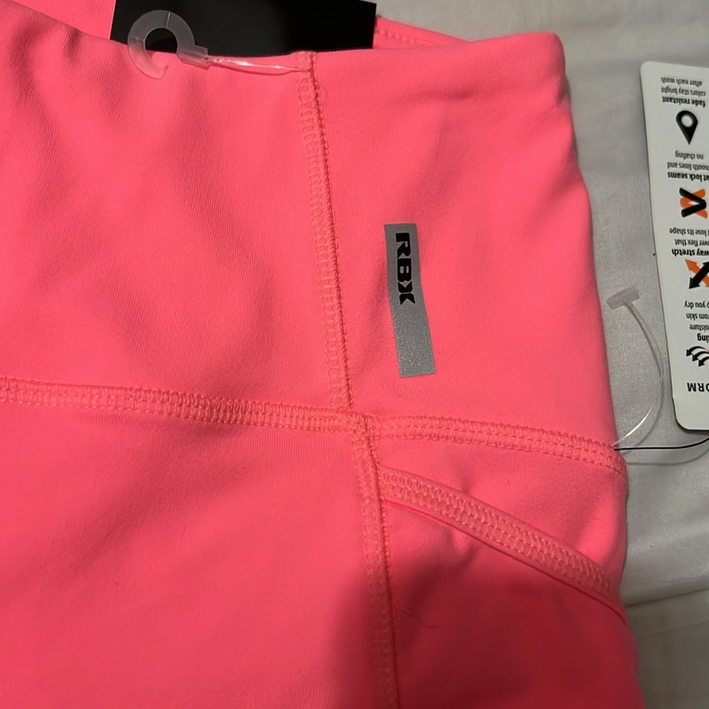Capri Length Chic Coral Leggings Size M. New with tags - Picture 2 of 6